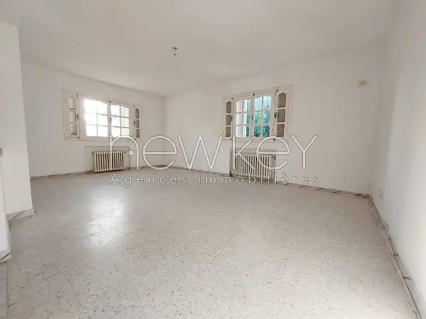 Etage de villa S+5 La Marsa