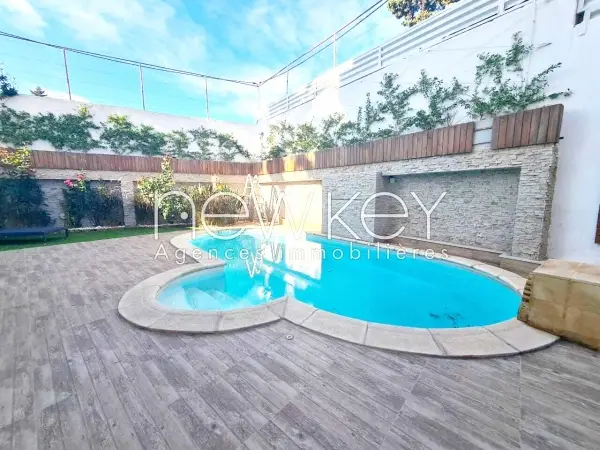 Superbe Duplex avec piscine à vendre à La Soukra