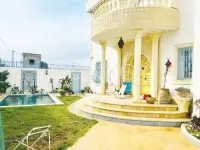 Une Belle Villa avec piscine à vendre à La Soukra - 1