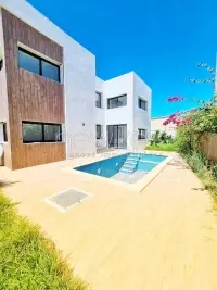 Villa Haut Standing S4 à vendre à La Soukra - 1