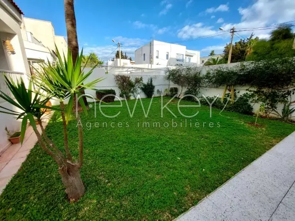 Villa s+5 avec jardin à La Marsa