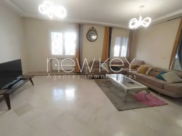 Un Appartement S3 avec jardin à vendre à La Soukra