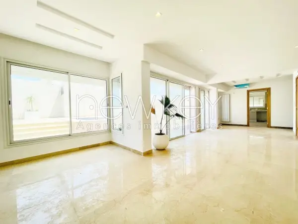 Penthouse Neuf avec piscine à vendre aux jardins de Carthage