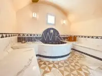 Une Somptueuse Villa de Maître à vendre à La Soukra - 10