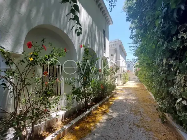 villa s+5 à Gammarth