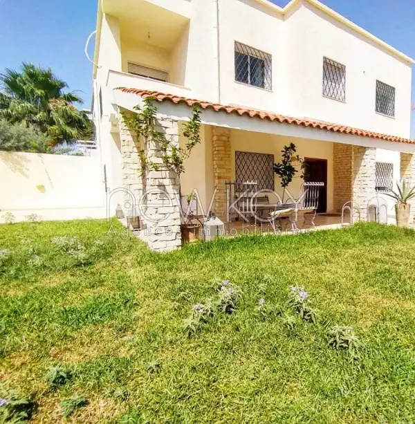 Superbe Villa S+3 avec jardin à La Soukra