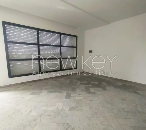 Un Showroom à louer à La Soukra