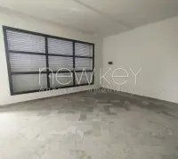 Un Showroom à louer à La Soukra - 1