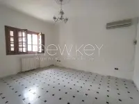 Une Grande villa S+4 à vendre à La Soukra - 2