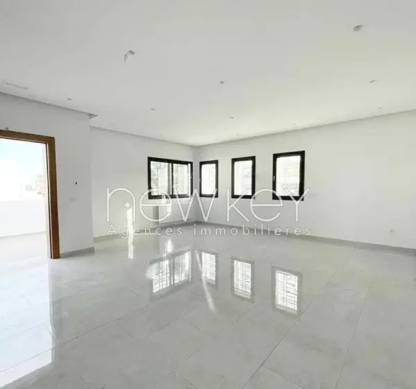 Etage de Villa S+2 à louer à Ain Zaghouan Nord