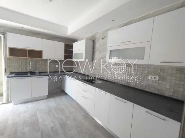 Un immeuble R+2 à vendre à La Soukra