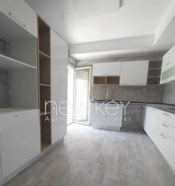 Un Rez-de-chaussée Neuf S+3 avec jardin à La Soukra