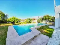 Grande villa avec piscine à louer à La Soukra - 2