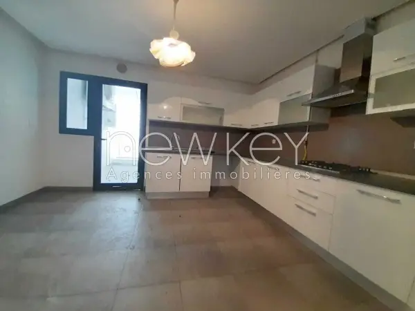 Bel Appartement S+3 À Ain Zaghouan Nord