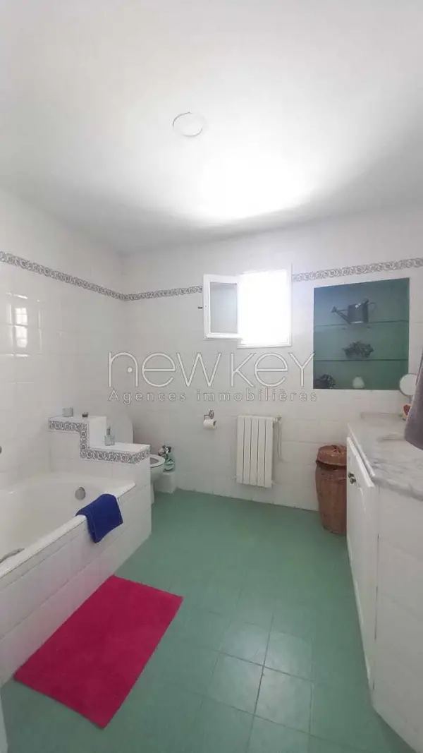 Etage de villa s+3 à carthage