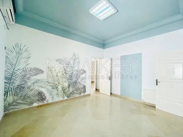 Etage de villa à usage de bureaux à louer au Lac 2