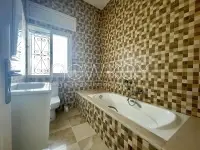 Etage de villa à usage de bureaux à louer au Lac 2 - 8