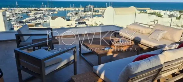 Duplex S+4 à louer à Gammarth en front de mer