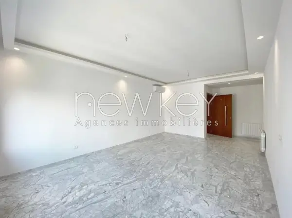 Un Bel Appartement S+3 avec terrasse à louer chotrana 1