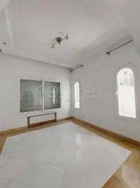 Un joli duplex S+3 à louer à Gammarth - 9