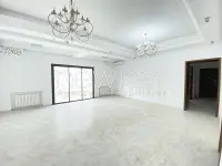 Villa S+3 Avec Jardin à Vendre à Chotrana 2 - 1