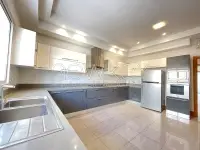 Villa moderne avec piscine et jardin à louer aux Berges du Lac 2 - 4
