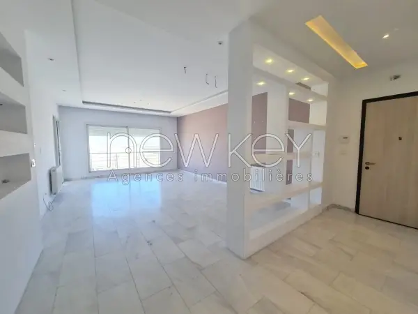 S+3 avec chambre de service à vendre aux jardins de Carthage