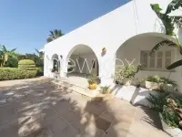 Une Fastueuse Villa de plain-pied à vendre à La Soukra - 2