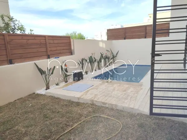 Apparemment S+2 avec piscine