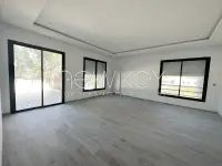 Une Somptueuse Villa avec piscine à louer à La Soukra - 5