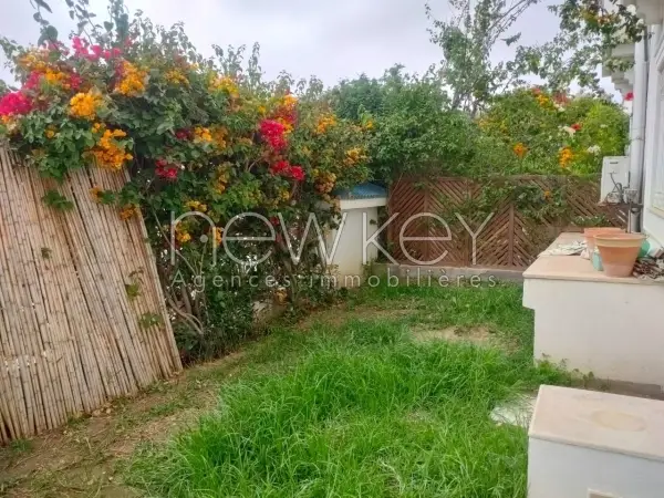 Rez-de-chaussée S+3 avec jardin à la Marsa