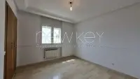 Appartement s+4 à la Marsa - 4