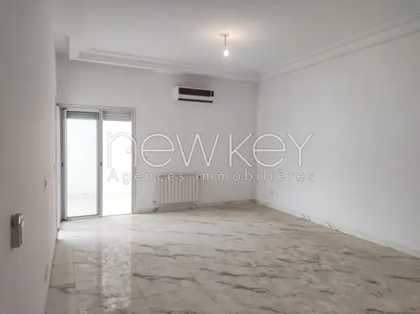 Un Appartement S+2 Neuf à La Soukra