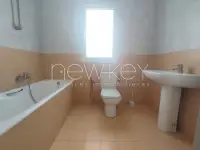 Une Villa S+4 avec un jardin à louer à La Soukra - 7