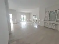 Une Villa S+4 avec un jardin à louer à La Soukra - 2