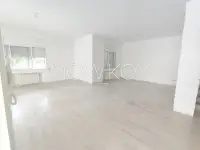 Une Villa S+4 avec un jardin à louer à La Soukra - 3