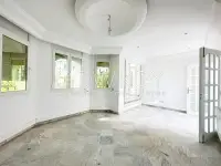 Etage de villa à usage de bureaux à louer au Lac 2 - 5