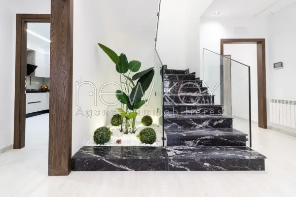 Un Duplex S+4 direct promoteur à vendre à La Soukra