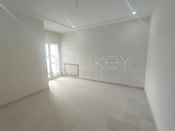 Un Appartement S+3 avec jardin à La Soukra