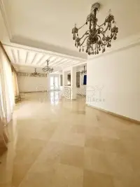 Superbe Villa S+4 avec piscine à Louer La Soukra - 12