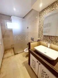 Superbe Villa S+4 avec piscine à Louer La Soukra - 9