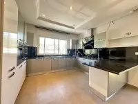 Villa S4 avec piscine et jardin à louer au Lac 2 - 4