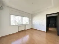 Villa avec piscine et jardin à louer au lac 2 - 8