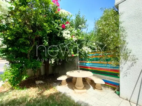 Un joli S1 meublé avec jardin