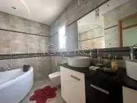 Une Villa S+5 avec piscine à vendre à La Soukra - 7