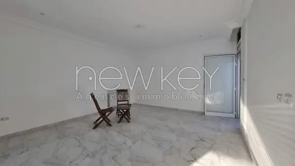 Bel appartement S+3 neuf à la Marsa