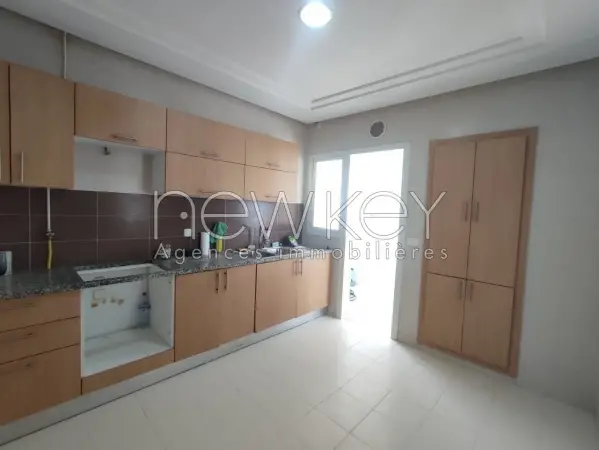 Appartement S+3 à La Soukra