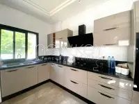 Villa moderne avec piscine et jardin à louer au Lac 2 - 4