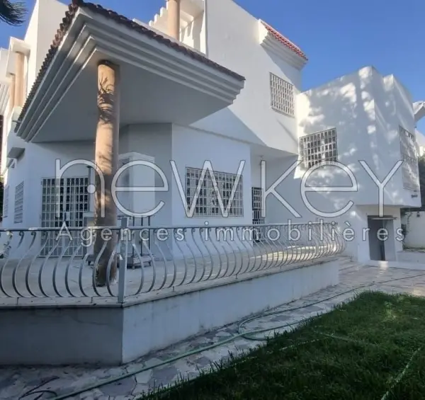 Villa s+5 avec jardin à la Marsa