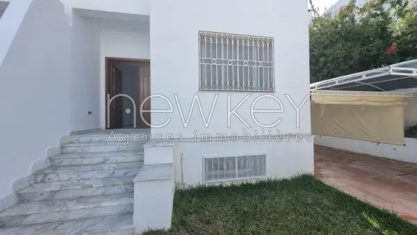 Triplex s 3 avec jardin à Gammarth